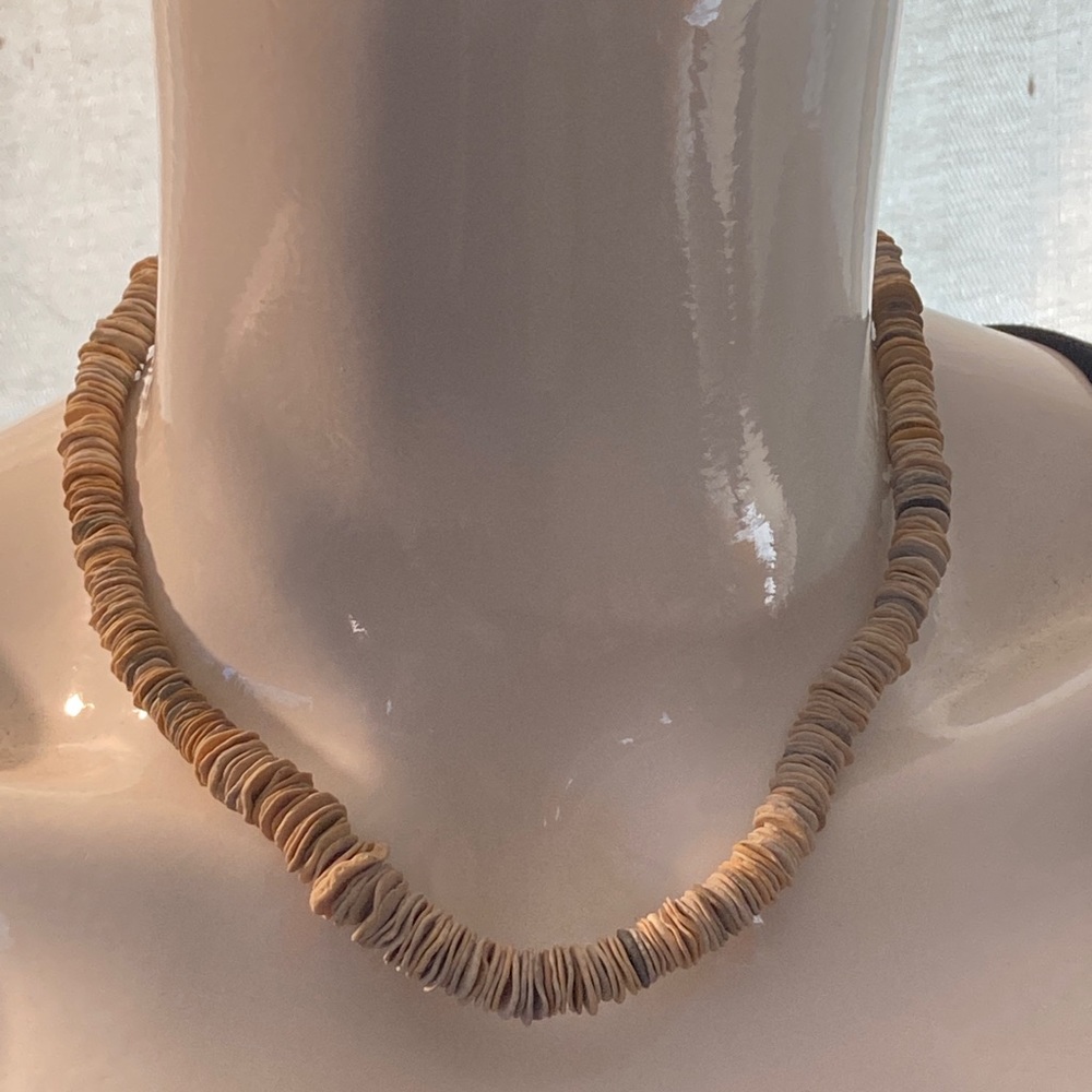 🌺Vintage Hawaiian Sea Shell Choker Necklace — 15”